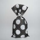 SACO PARA LEMBRANCINHA ESTAMPADO PRETO BOLA BRANCO 0,13X 0,25 m SACO PARA LEMBRANCINHA ESTAMPADO PRETO BOLA BRANCO 0,13X 0,25 m