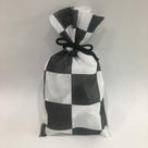 SACO PARA LEMBRANCINHA ESTAMPADO QUADRICULADO PRETO/BRANCO 0,13X 0,25 m SACO PARA LEMBRANCINHA ESTAMPADO QUADRICULADO PRETO/BRANCO 0,13X 0,25 m