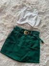 Saia feminina com sinto cor verde TAMANHO 36 Saia feminina com sinto cor verde TAMANHO 36