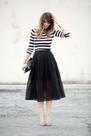 Saia midi preta veste do M ao G Saia midi preta veste do M ao G