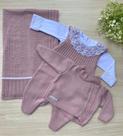Saída de maternidade de menina em tricot 4 peças body com renda e pérolas Saída de maternidade de menina em tricot 4 peças body com renda e pérolas