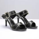 Sandália Feminina Salto Alto Fino Tachas Douradas e Fivela Ajustável Preto Sandália Feminina Salto Alto Fino Tachas Douradas e Fivela Ajustável Preto