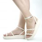 Sandália Flatform Piramide