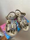 Sandália infantil cinza borboletas