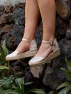 Sandália Jara Anabela 5 cm Camurça Dourado