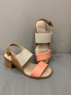 Sandália salto baixo feminina cor marrom + pêssego + creme. Marca Deon
