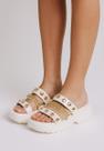 Sandália Vizzano Flat com Tiras e Detalhes em Corrente e Aplicações Douradas Sandália Vizzano Flat com Tiras e Detalhes em Corrente e Aplicações Douradas