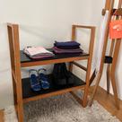 Sapateira Estante para Sala de Livros de Madeira e MDF 2 Prateleiras Baixa Eleonor Cor Natural e Preta Sapateira Estante para Sala de Livros de Madeira e MDF 2 Prateleiras Baixa Eleonor Cor Natural e Preta