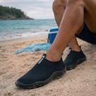 Sapatilha Aquática de Neoprene AquaVibe Solado Tratorado Antiderrapante Esportiva Hibrida Trilha Unissex Masculino e Feminina Preta Lisa Top