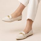 Sapatilha Mocassim Feminina Off Bico Fino com Corrente Elegante Confortável