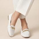 Sapatilha Mocassim Feminina Off Bico Quadrado com Corrente Elegante Confortável