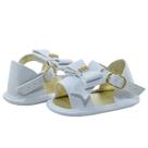 Sapatinho de Bebê Bicho de Pé - Sandália Feminina c/ Fivela e Laço - Sintético - Branco com Ouro Light