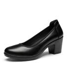 Scarpin Feminino DREAM PAIRS com Bico Fechado e Salto Bloco Baixo