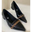 Scarpin preto fosco salto bloco