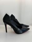 Scarpin Preto Verniz Wetting Detalhe