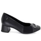 Scarpin salto bloco detalhe enfeite monograma usaflex couro
