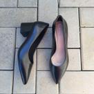 Scarpin Sapato Preto em Couro Salto Bloco Médio Bico Fino