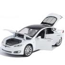 Sedan Tesla Model S P100D Sedan fundido sob pressão em liga de carro de brinquedo em escala 1/32