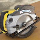 Serra Circular Mmc-1400 com Motor Mono 220v 50/60hz 1400w com Disco de Corte Menegotti