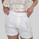 Short Alfaiataria Pregas em Linho Branco Lado Avesso