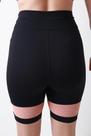 Short com Recorte em Tule