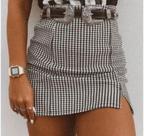 Short e saia xadrez