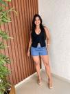Short Feminino Jeans Com Tachinhas Barra Desfiada Cor:AzulTamanho:36