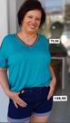 Short jeans escuro com cinto