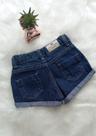 Short jeans infantil com regulador na cintura . Short jeans infantil com regulador na cintura .