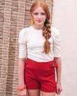 Short liso com olso e detalhe de fivela