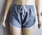 Short moletinho feminino detalhe viés na lateral e no cós