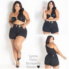 Short plus size com cinto