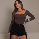 Short Saia Cargo Jeans Feminino com Cintura Alta, Bolsos e Fivela Moderna Preto