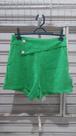 Short verde alfaiataria com pala e botões, tamanho (M)
