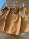 Shorts alfaiataria marrom com cinto de couro tamanho 40