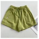Shorts Esportivos Femininos Confortáveis - Modelagem Soltinha com Cós Elástico Shorts Esportivos Femininos Confortáveis - Modelagem Soltinha com Cós Elástico