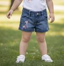 SHORTS JEANS INFANTIL COM BORDADO EM LANTEJOULAS Nº 1 AO 3