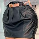 Shorts Saia material sintético com cinto