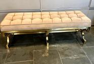 Sofá Divã Metal Dourado Maciço Tecido Capitonê Alto Padrão Sofá Divã Metal Dourado Maciço Tecido Capitonê Alto Padrão