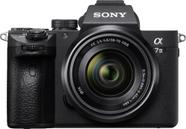 Sony - Alpha A7 Iii Mirrorless Video Camera Com Lentes Fe 28-70 Mm F3.5-5.6 Oss -Ilce7M3K/B Sony - Alpha A7 Iii Mirrorless Video Camera Com Lentes Fe 28-70 Mm F3.5-5.6 Oss -Ilce7M3K/B