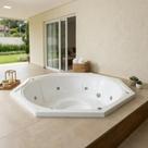 Spa com Hidromassagem Sextavado Flora Top Line Ouro Fino com Aquecedor e Cromoterapia LED 5 Lugares Gel Coat Branco 220V