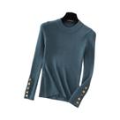 Suéter Feminino Cáqui de Malha Grossa - Gola Redonda, Botão, Slim Fit - Outono/Inverno Suéter Feminino Cáqui de Malha Grossa - Gola Redonda, Botão, Slim Fit - Outono/Inverno