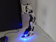 Suporte Headset Justiceiro 100% com LED Acrílico Preto e Branco Suporte Headset Justiceiro 100% com LED Acrílico Preto e Branco