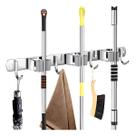 Suporte Organizador Porta Vassoura e Rodo Inox 7 Ganchos Organização Prática 7 em 1, Durável e Fácil Instalar Com ou Sem Furos Ideal para Lavanderia