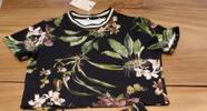 T-Shirt Gola Retilínea com Estampa Floral