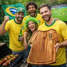 Tábua de Churrasco copa Brasil Madeira Natural Formato Camisa 44x36cm Design Rústico Sofisticado