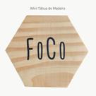 Tábua mini hexágono com a frase "Foco"