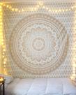 Tapeçaria Mandala Dourada RAJRANG para Quarto e Sala, Pendura de Parede em Algodão, Dourado e Branco Ombre 229x213 cm Tapeçaria Mandala Dourada RAJRANG para Quarto e Sala, Pendura de Parede em Algodão, Dourado e Branco Ombre 229x213 cm