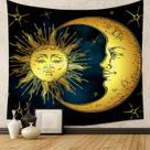 Tapeçaria pendurada na parede com design celestial místico de sol e lua