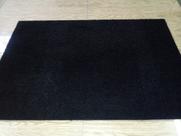 Tapete agulhado liso preto